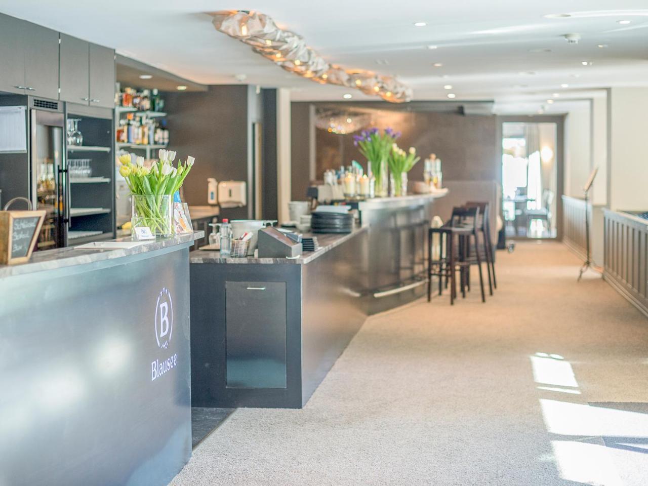 Hotel &
